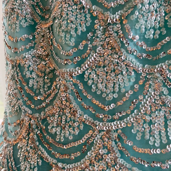 Sherri Hill SEQUIN EVENING GOWN - Picture 5 of 6